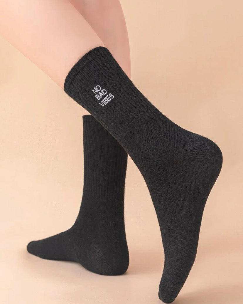 Calcetines con bordado NO BAD VIBES