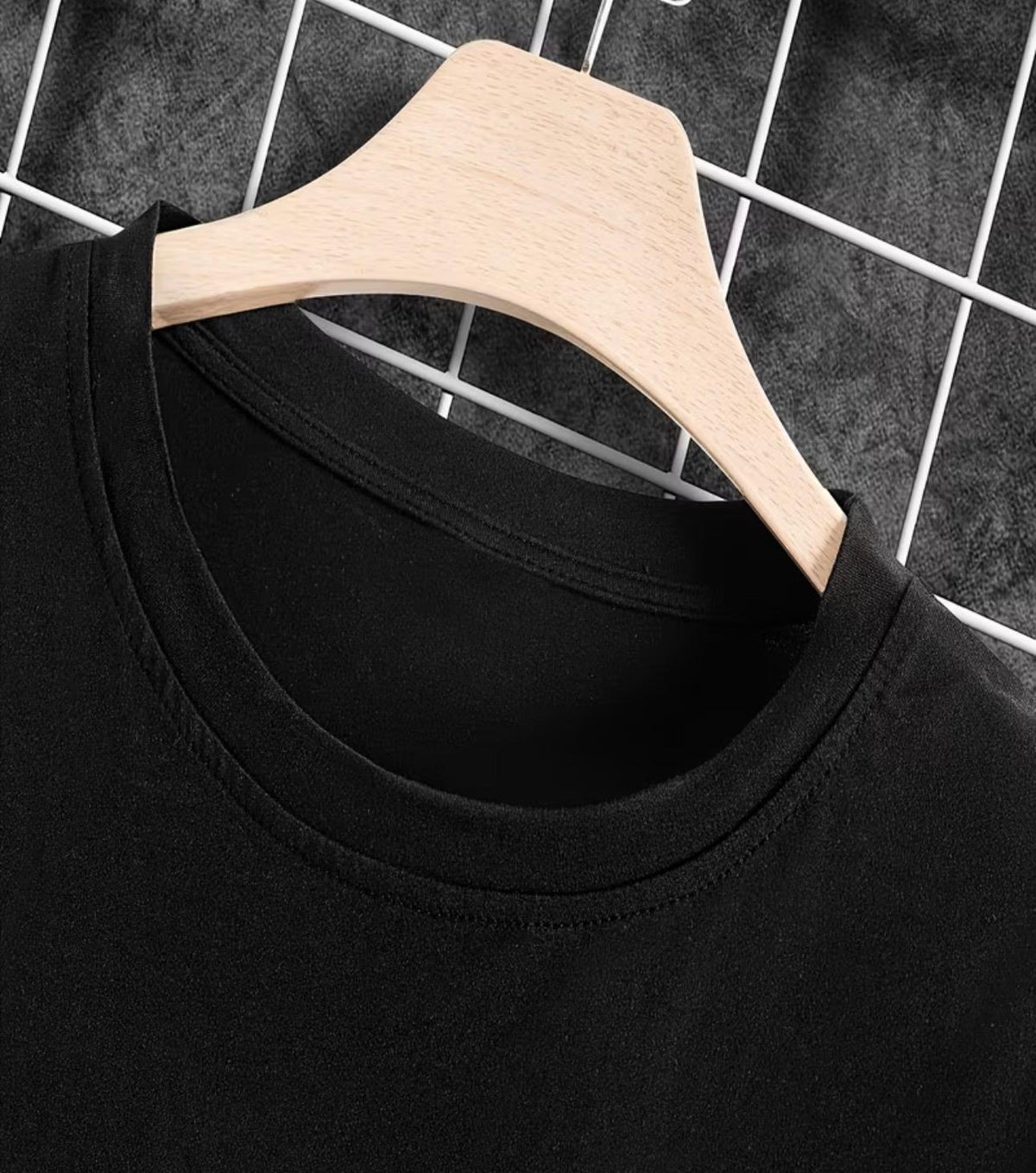 Camiseta "Aléjate, Solo Soy de la Tóxica