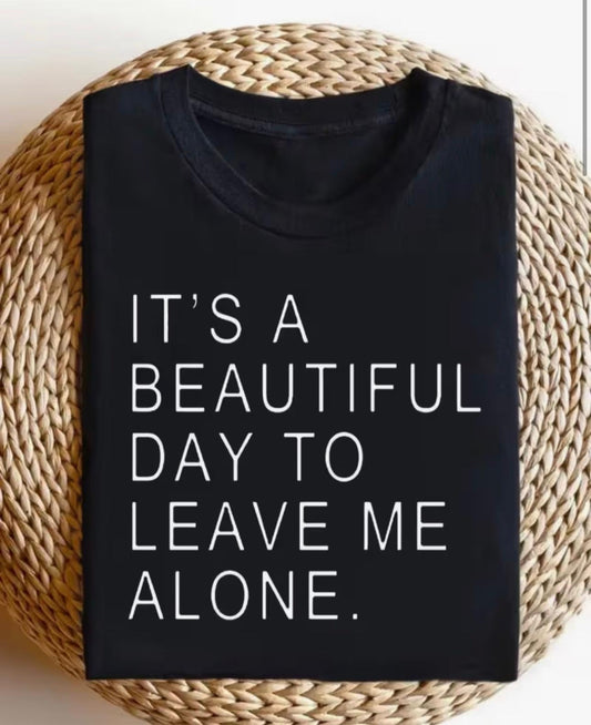 Camiseta "It's a Beautiful Day to Leave Me Alone"