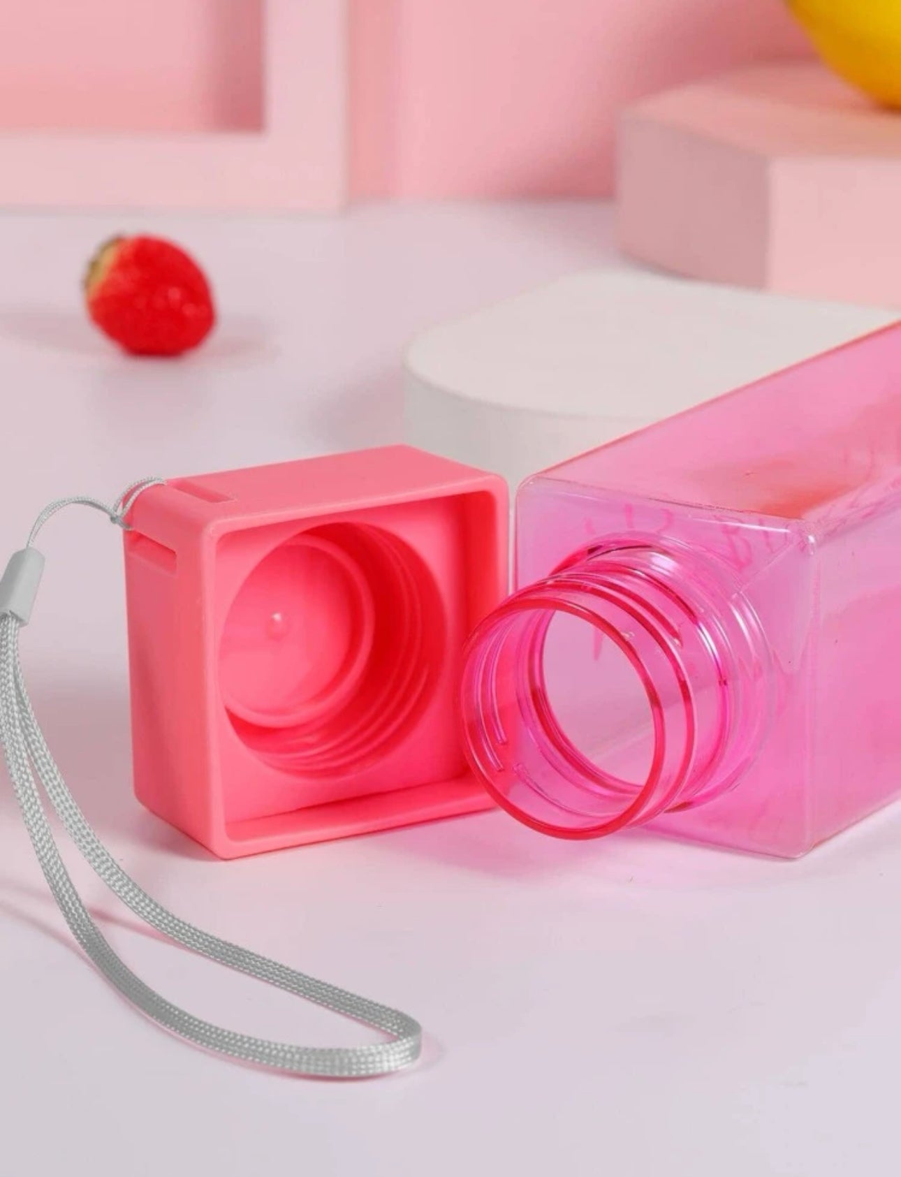Botella para agua rosa transparente