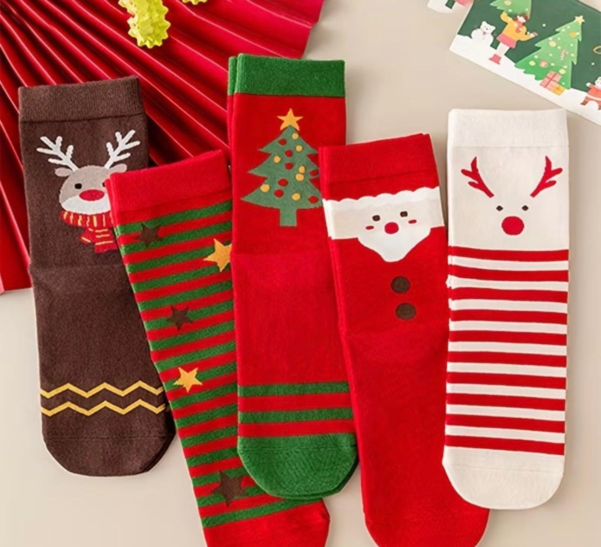 Set de Calcetines Navideños – 5 Diseños para Llenar Tus Pasos de Navidad