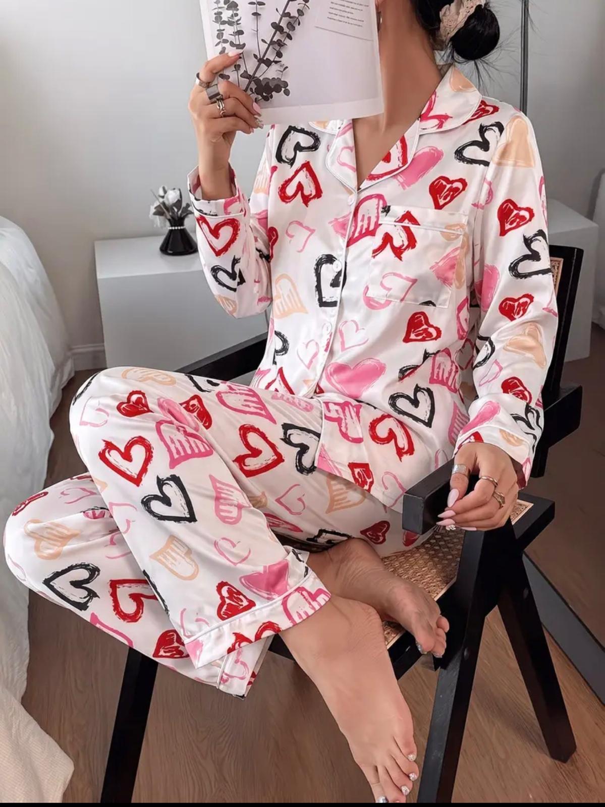 Pijama Hearts – Romántica, Moderna y Súper Cómoda
