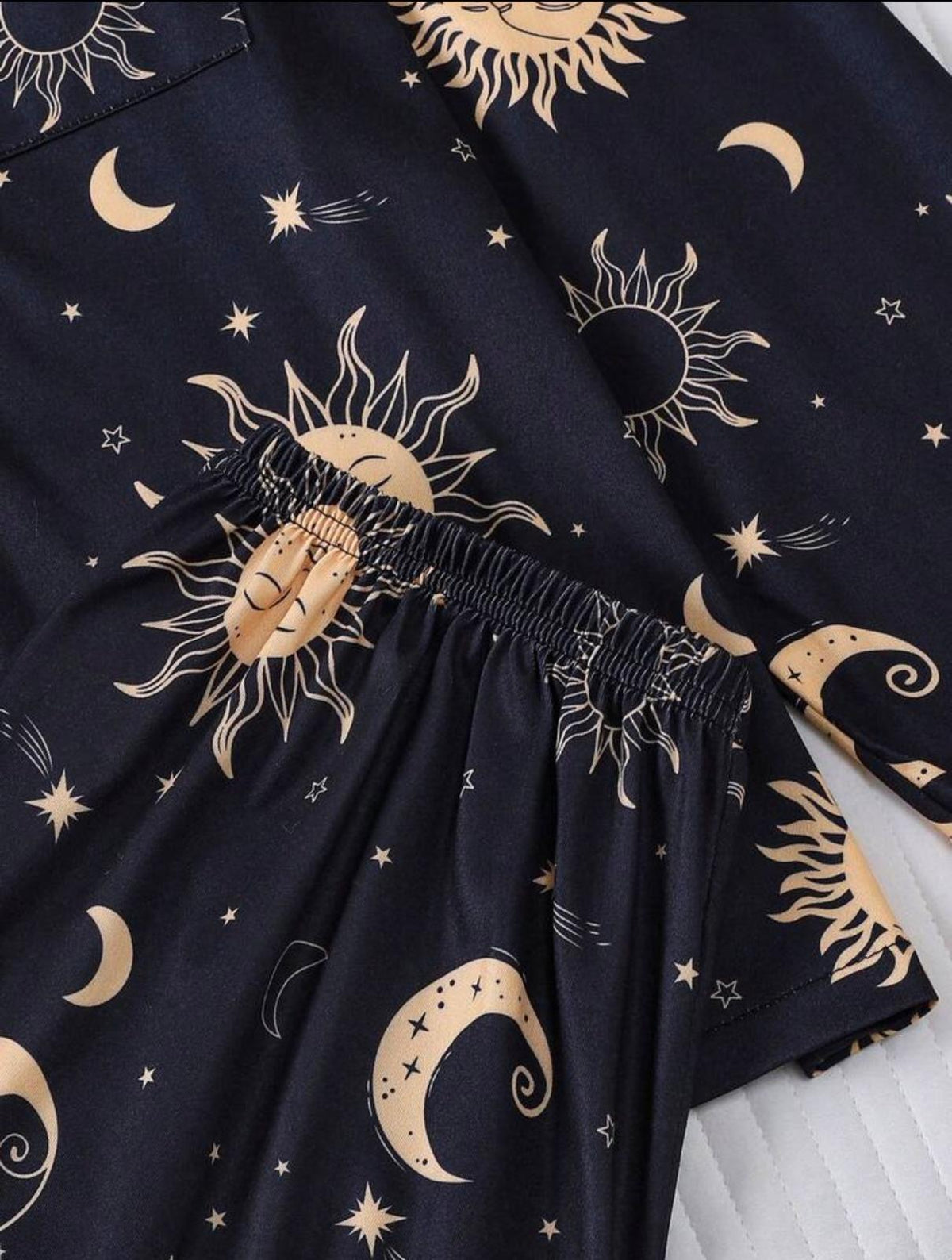 Pijama Celestial Sol & Luna – Elegante, Mística y Súper Cómoda