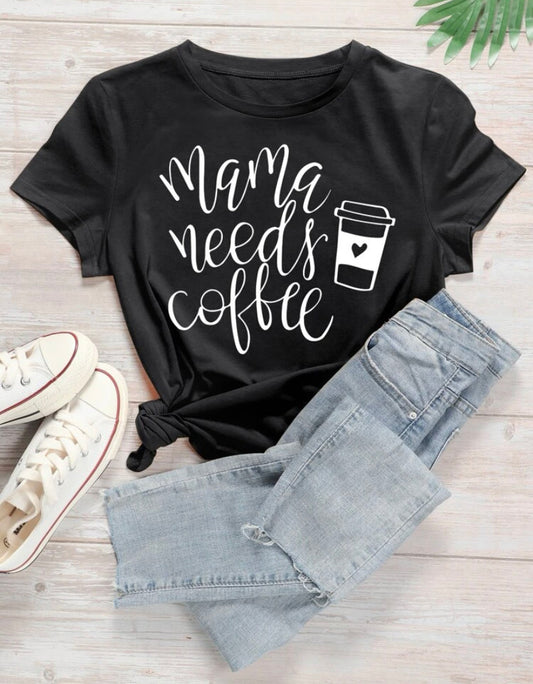 Camiseta con texto MAMA NEEDS COFFEE