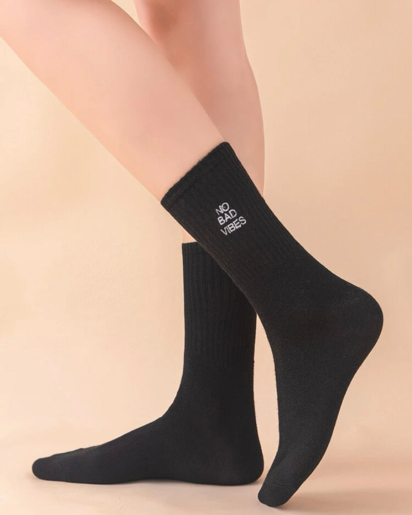 Calcetines con bordado NO BAD VIBES