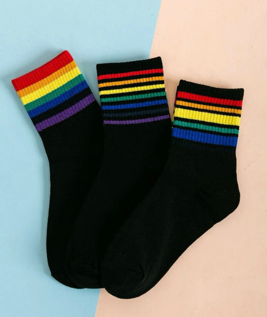 Calcetines coloridos a rayas.